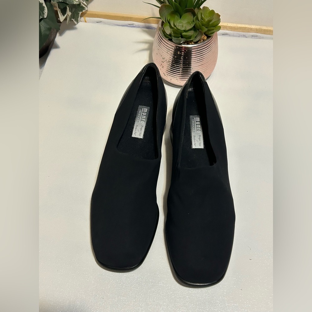 Munro Black Women's Slip-On Flats